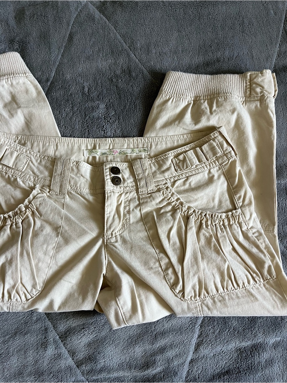 Vintage Tyte Cream Cargo Capris